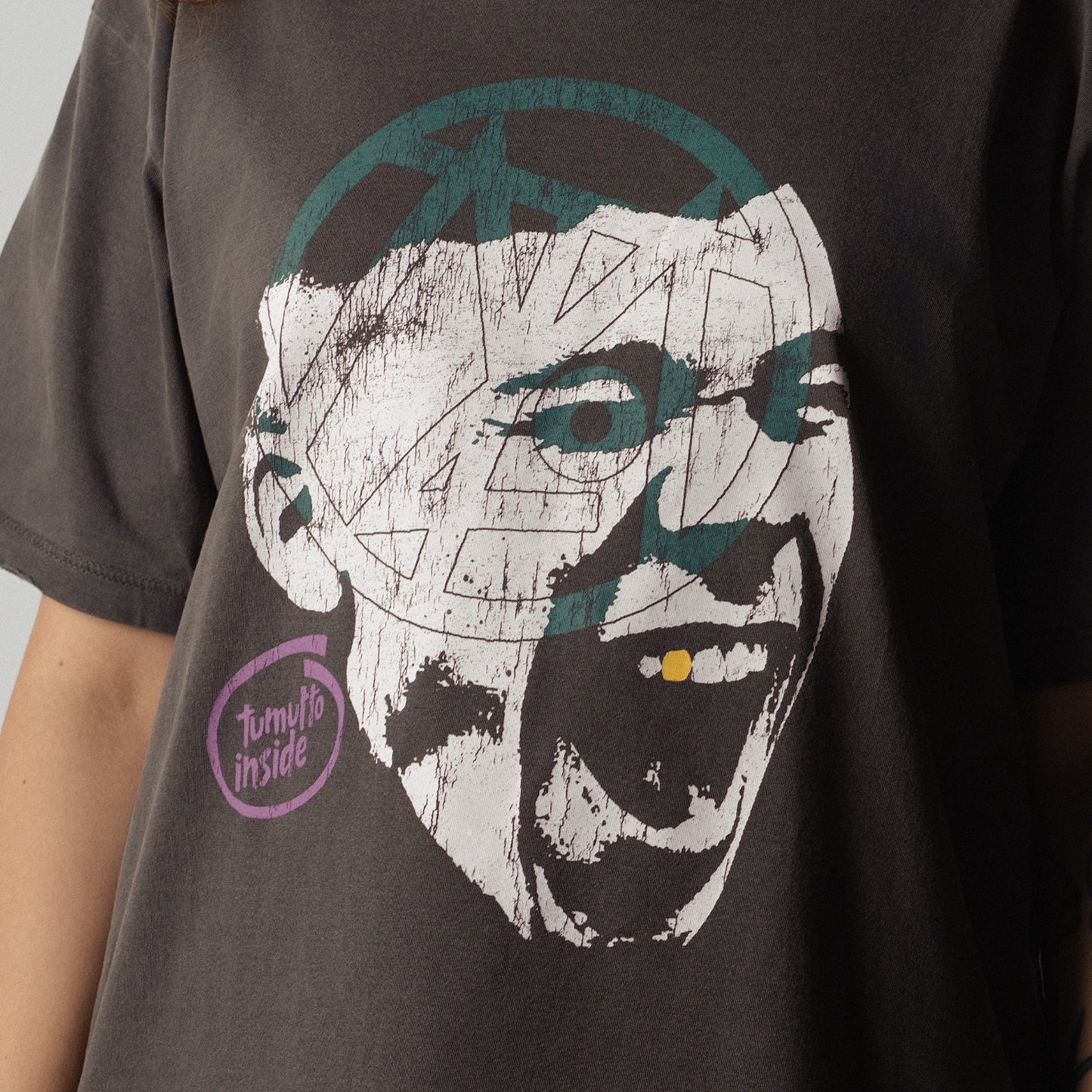 Camiseta Tumulto Inside